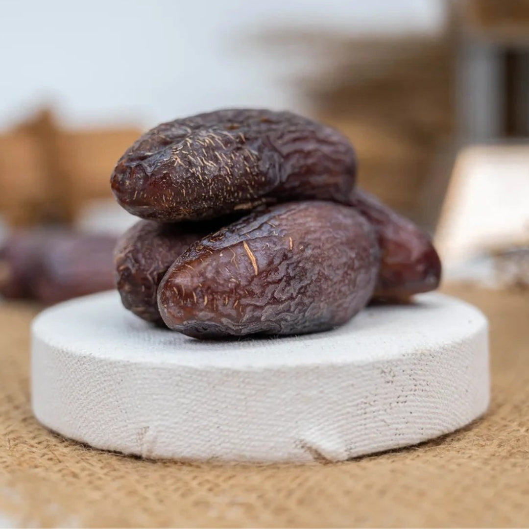 Amber Date | عنبر